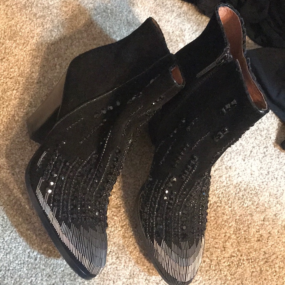 Black dazzled booties